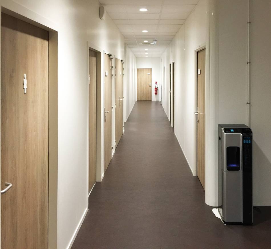 Couloir de l'étage SIRIUS desservant les bureaux — Là CYTI®