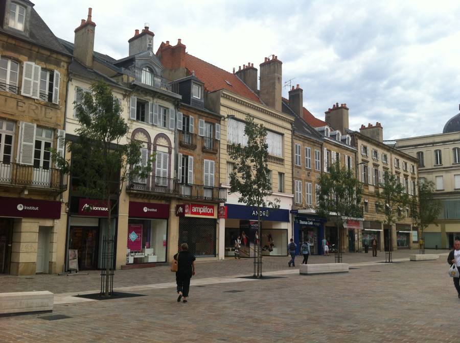 Les rues commerçantes piétonnes — Moulins, Allier