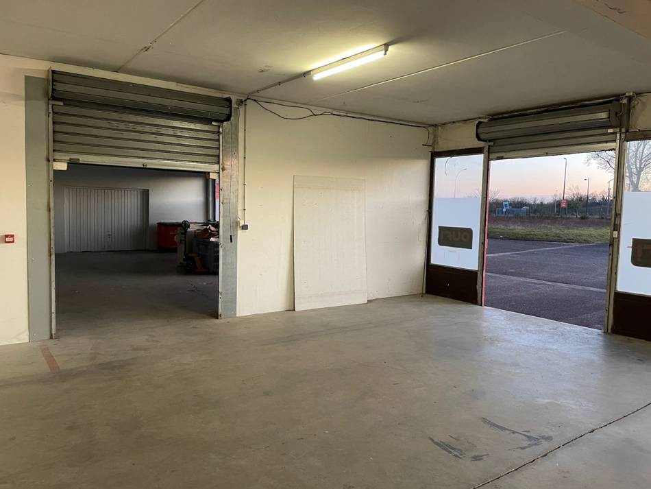 Porte sectionnelle et accès véhicule du sous-sol — Là CYTI®