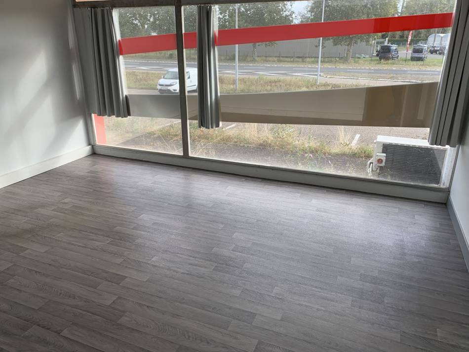 Salle vitrée au RDC — Là CYTI® Avermes