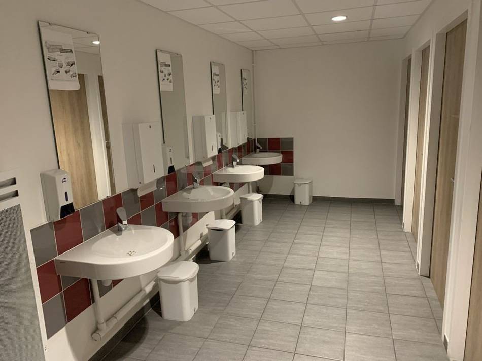 Sanitaires du 1er étage refaits à neuf — Là CYTI®