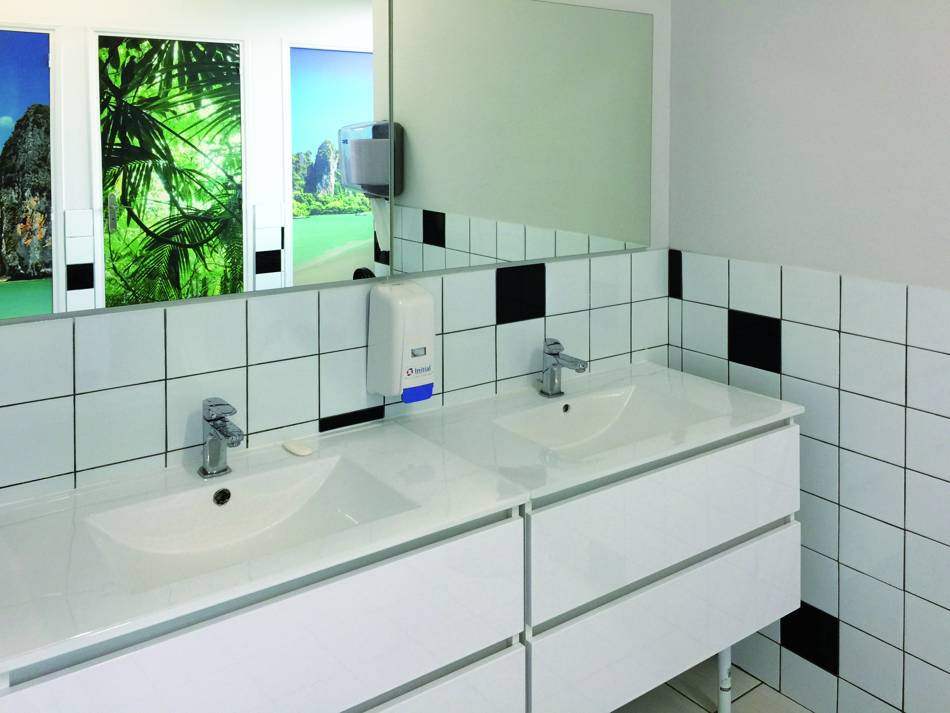 Sanitaires femmes du rez-de-chaussée, décor végétal — Là CYTI®